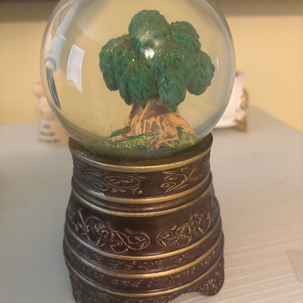 Taylor Swift Willow Tree Snow Globe